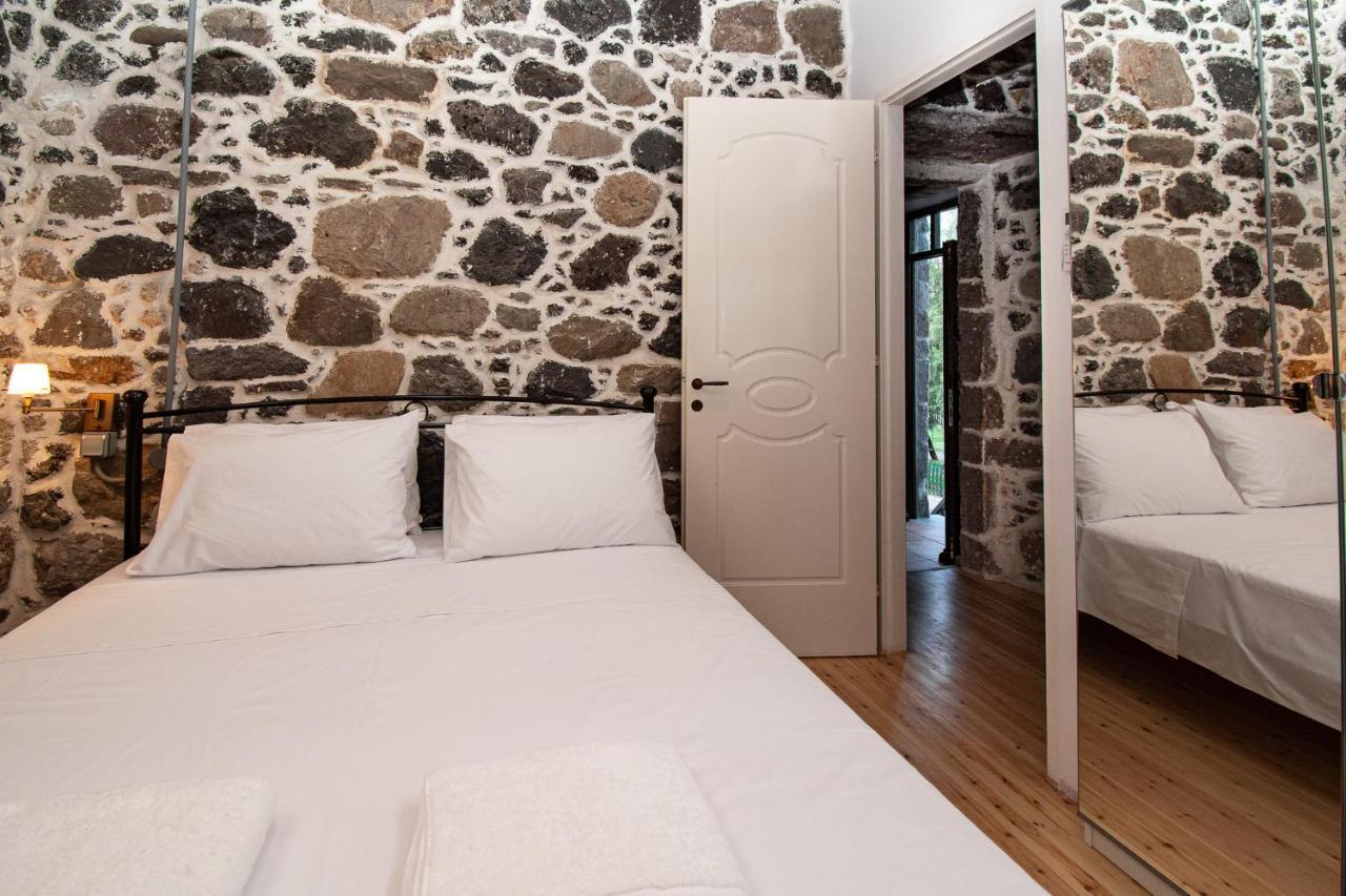 Plousiadi΄S Stone House Appartement Skála Buitenkant foto